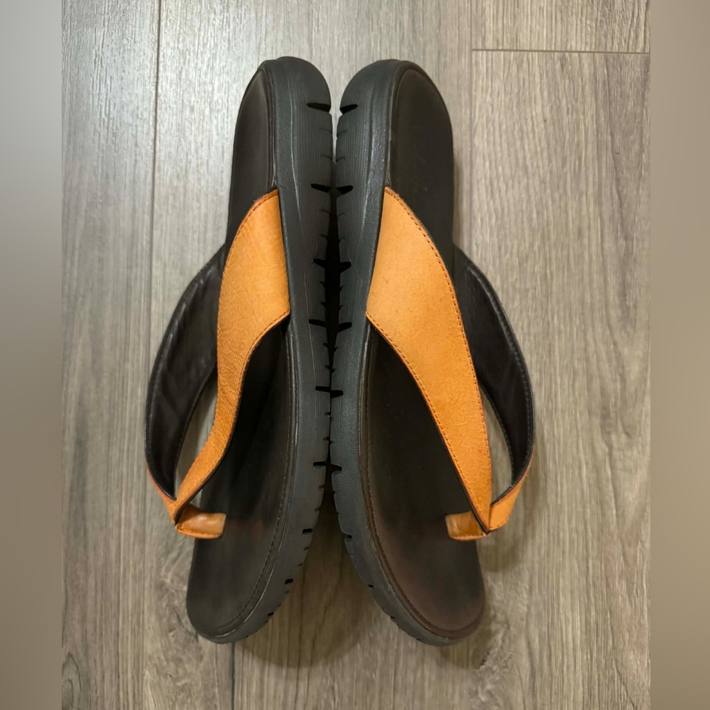 Nike Black and Orange Flip-Flops - Picture 3 of 7